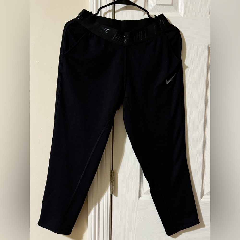 Nike DriFit Black Cropped Training Sweat | Women’s Size Small | EUC